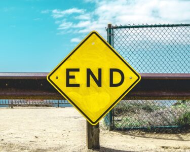 End sign on beige sand